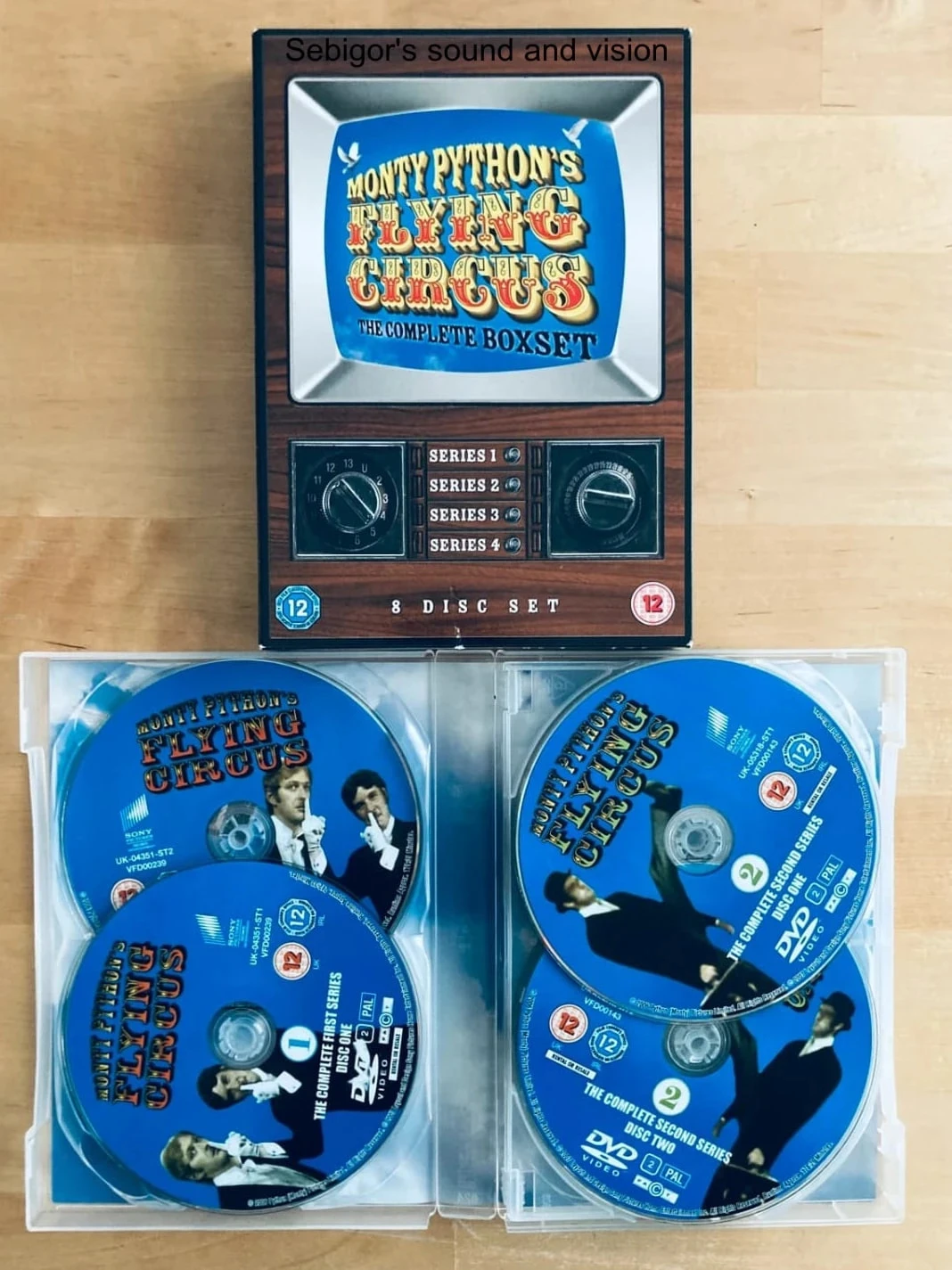 Coffret 8 DVD Monty Python complete boxset. – photo 3